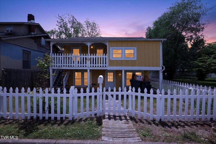 1st photo of 425 Beasley Street