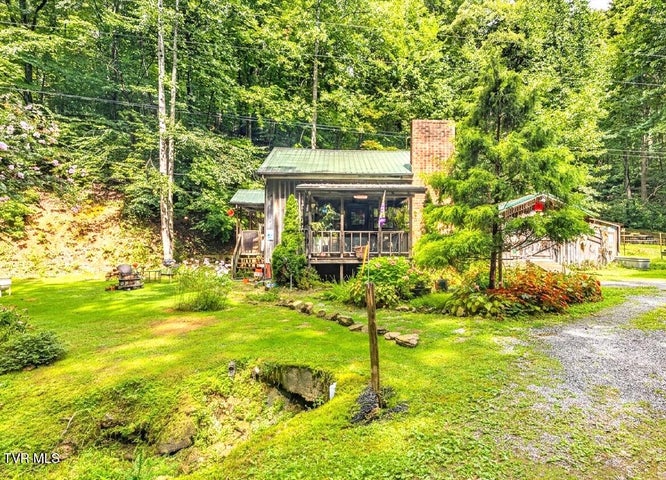 1st photo of 415 Stone Mtn Road