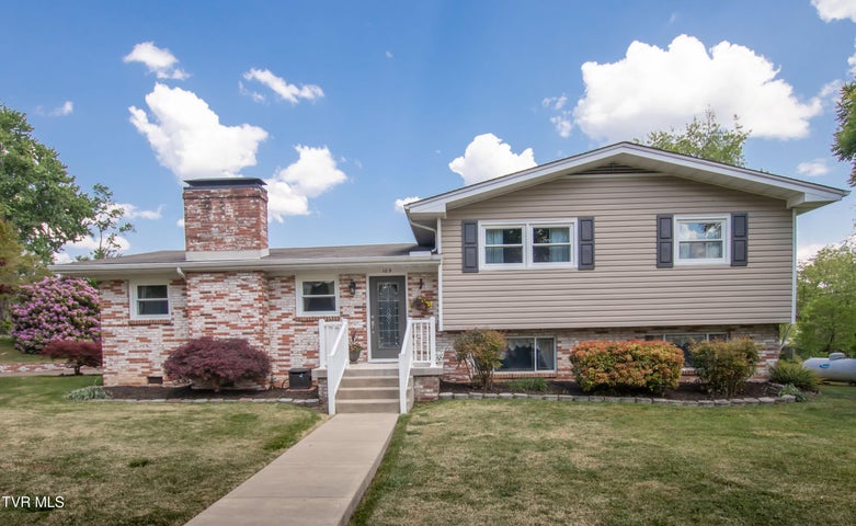 1st photo of 105 Dale Place