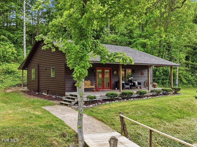 1st photo of 3427 Bill Douglas Road