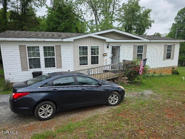 1st photo of 311 Lakeview Circle