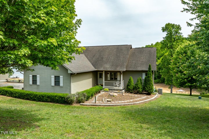 1st photo of 937 Muskogee Lane
