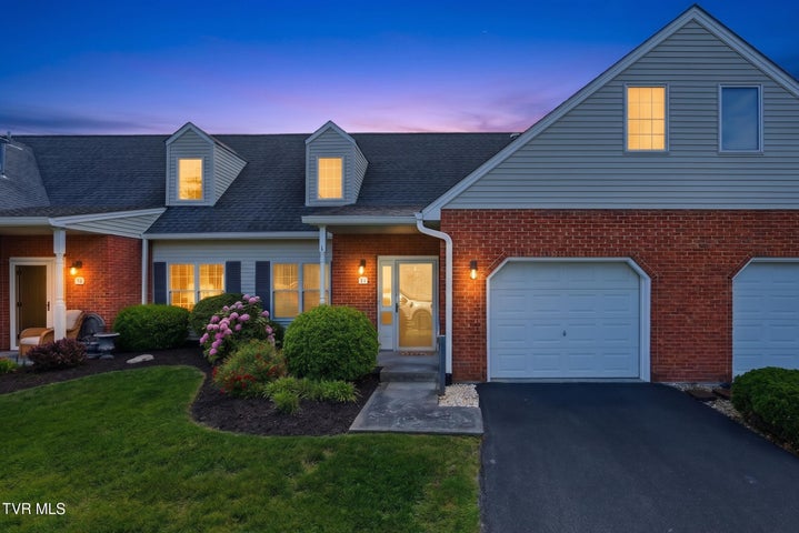 1st photo of 1725 Lakeview Drive