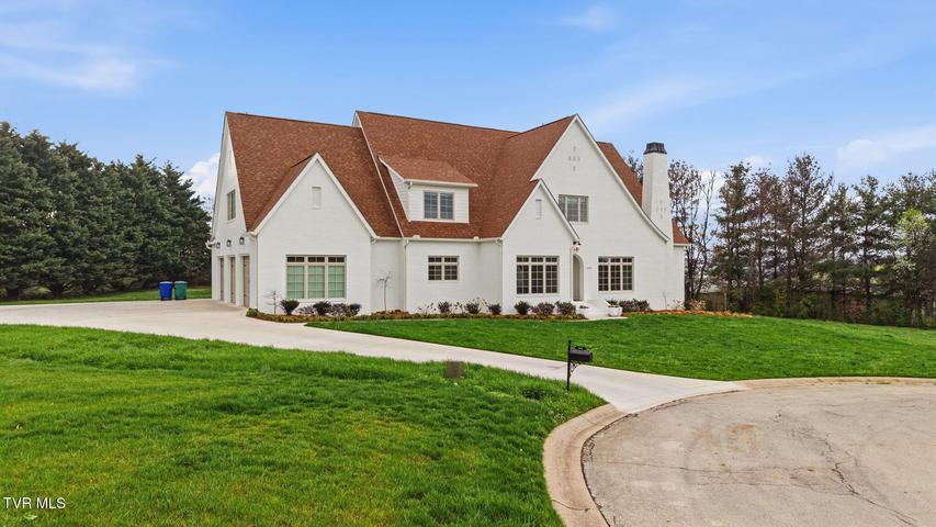 1st photo of 406 Lancaster Court