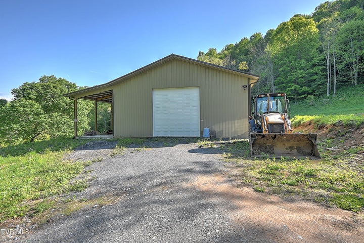 1st photo of 699 Heaton Creek Road