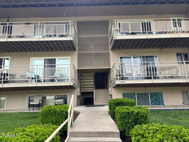 1st photo of 1055 Carriage Circle