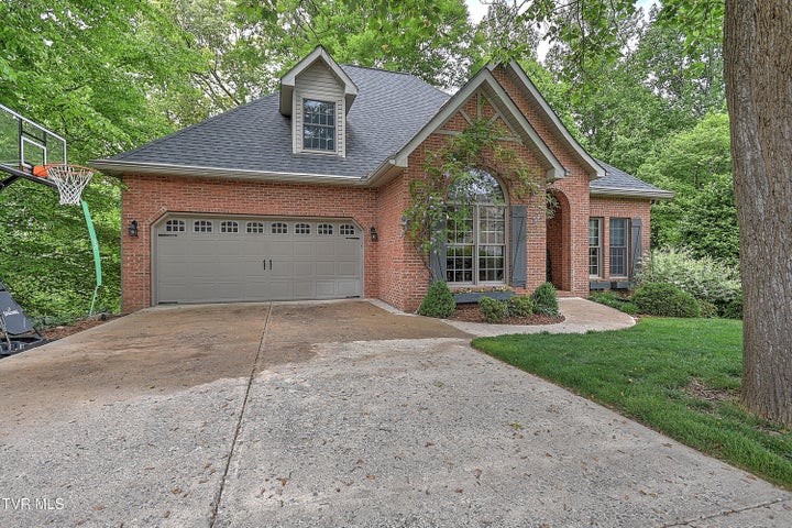 1st photo of 421 Arrowhead Drive