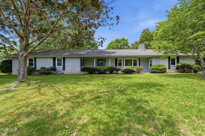 1st photo of 808 Chippendale Road
