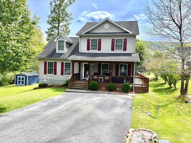 1st photo of 449 Mulberry Lane