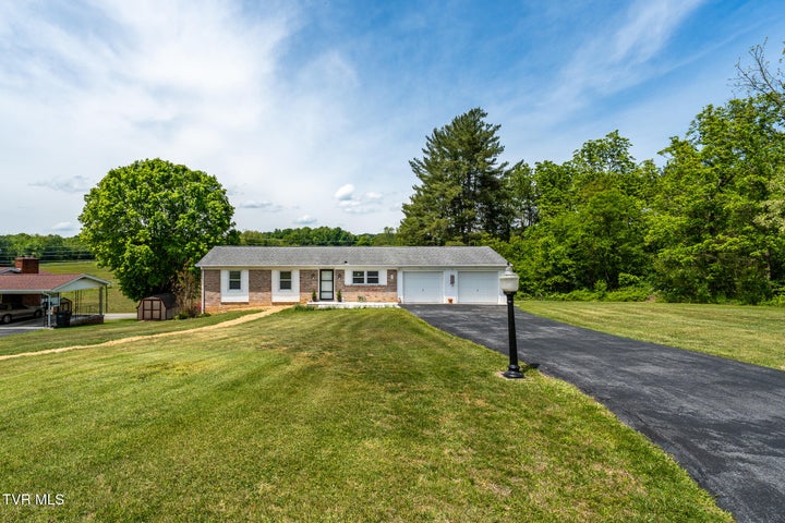 1st photo of 253 Fairford Lane