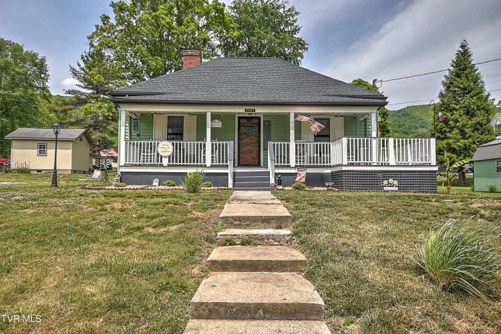1st photo of 2927 Hilton Road