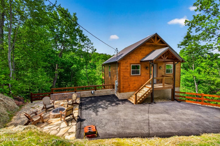 1st photo of 756 Ski View Lane