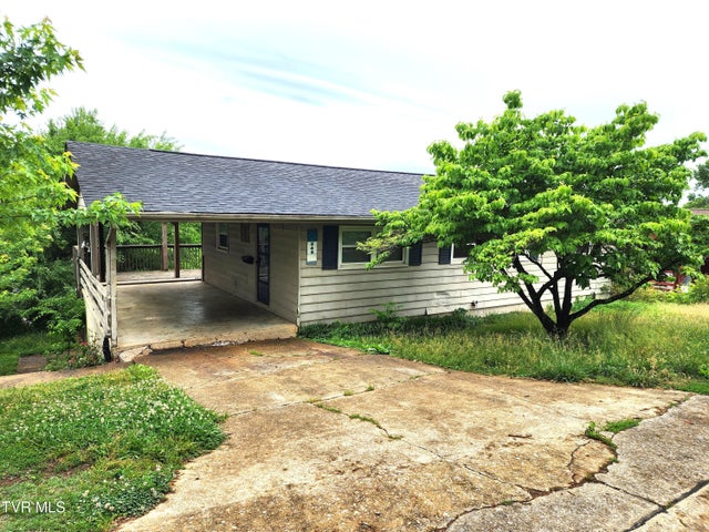 1st photo of 546 Bays View Court