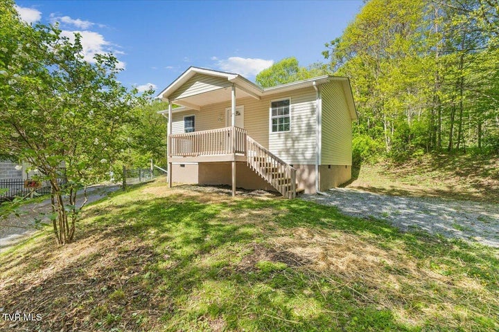 1st photo of 195 Willard Perkins Road