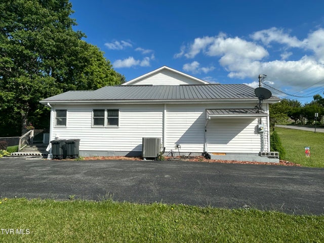 1st photo of 131 Beverly Avenue