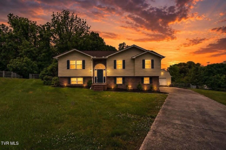 1st photo of 210 Falcon View Drive