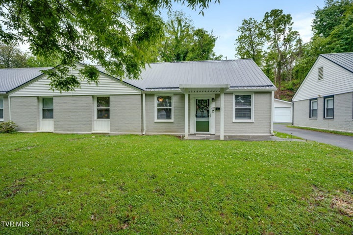 1st photo of 422 Sequoyah Drive