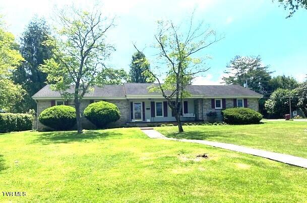 1st photo of 1700 Tee Court