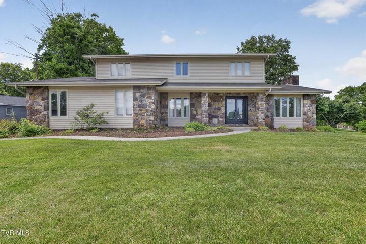 1st photo of 102 Sandpiper Circle