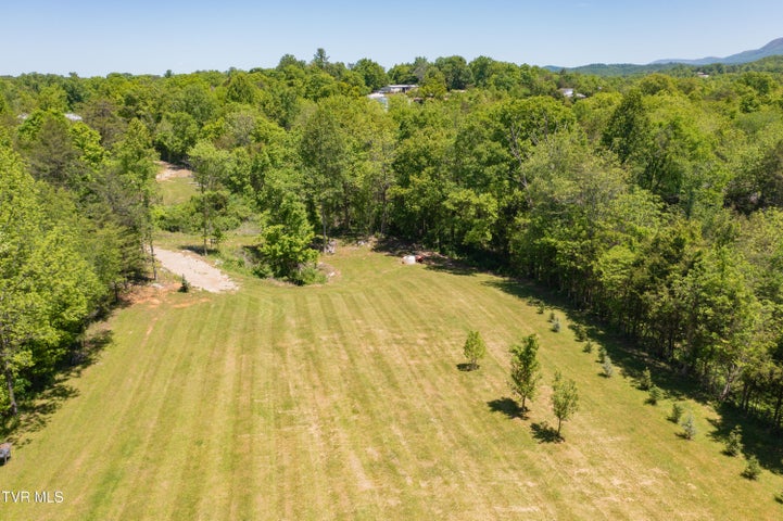 1st photo of 882 Walnut Grove Road