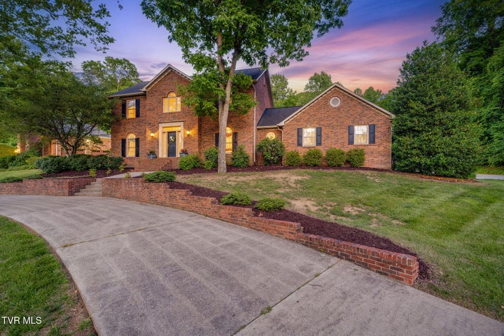 1st photo of 1005 Huntington Court