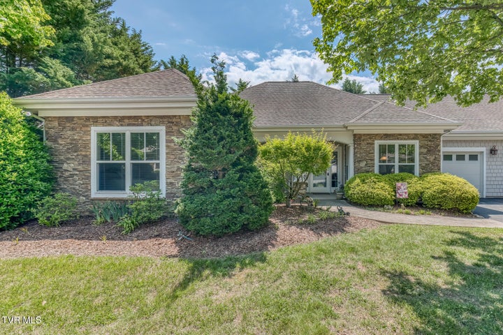 1st photo of 211 University Parkway