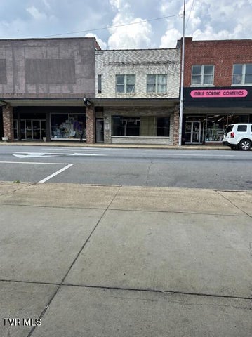 1st photo of 537 Elk Avenue
