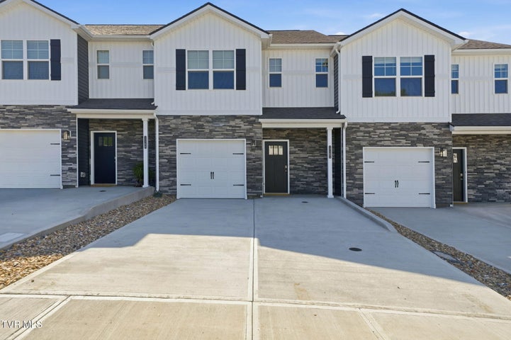 1st photo of 1142 Wenna Way 