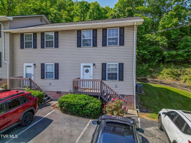 1st photo of 200 Arrowhead Drive