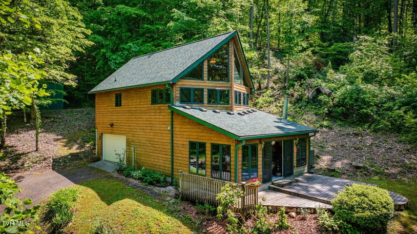 1st photo of 497 Lakeview Drive