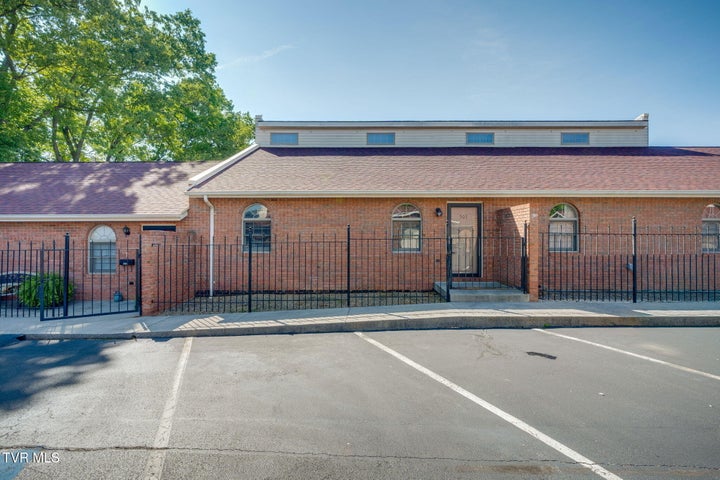1st photo of 503 Phoenix Court