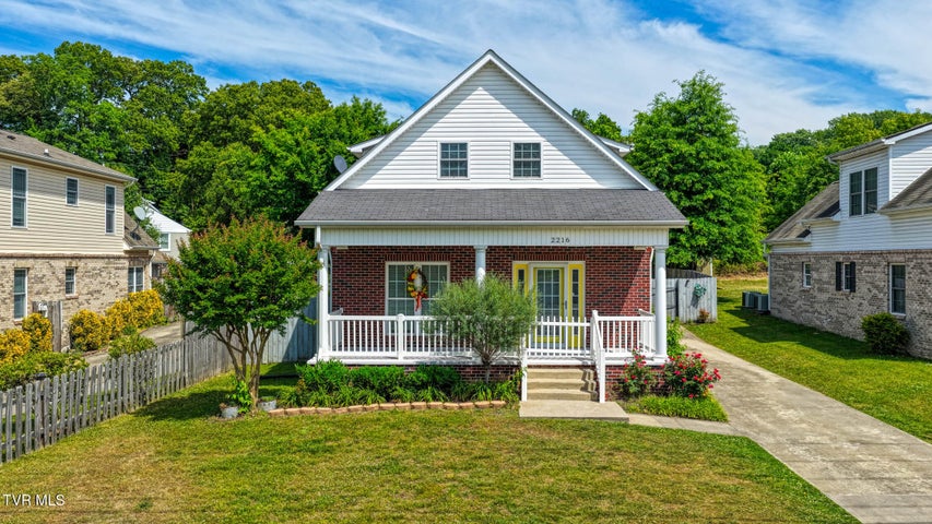 1st photo of 2216 Sherwood Road