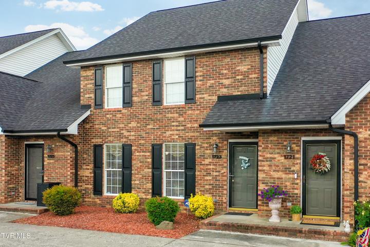 1st photo of 1723 Blakewood Court