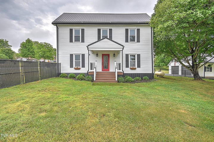 1st photo of 465 Broyles Lane