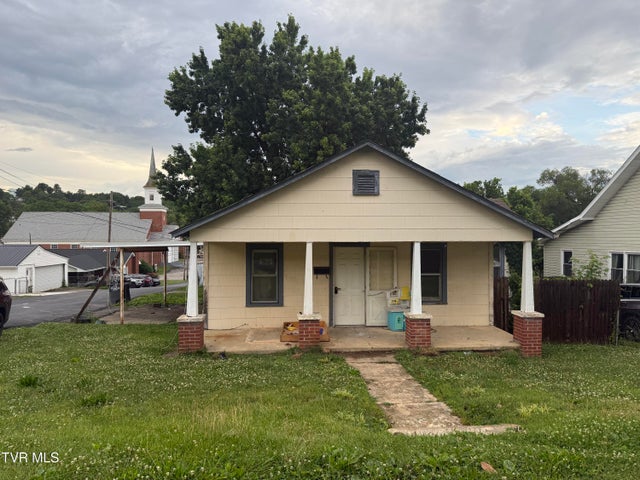 1st photo of 225 Lynn Avenue