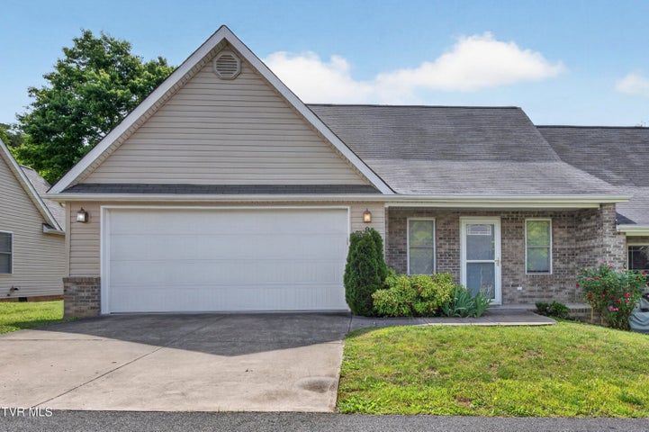 1st photo of 527 Redstone Drive