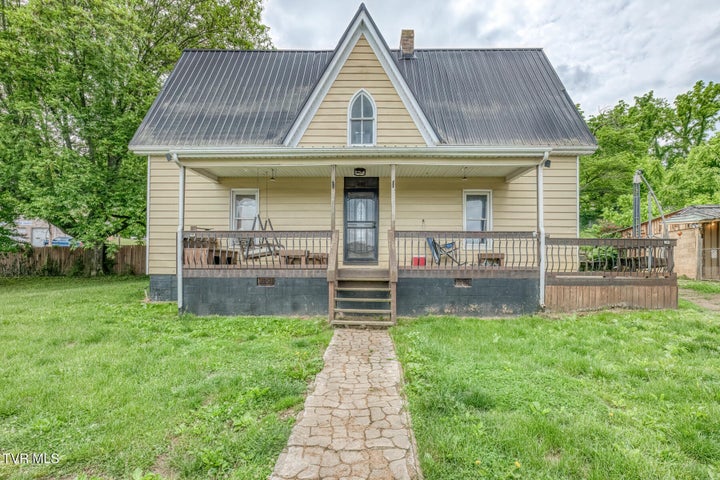 1st photo of 391 Railroad Street