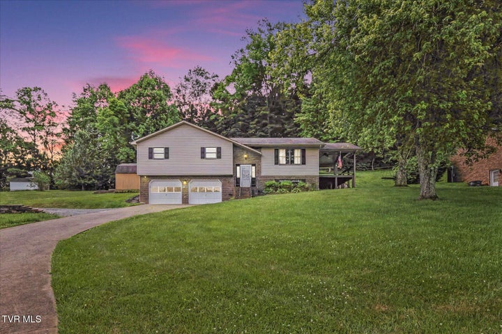1st photo of 912 Sherbrooke Circle