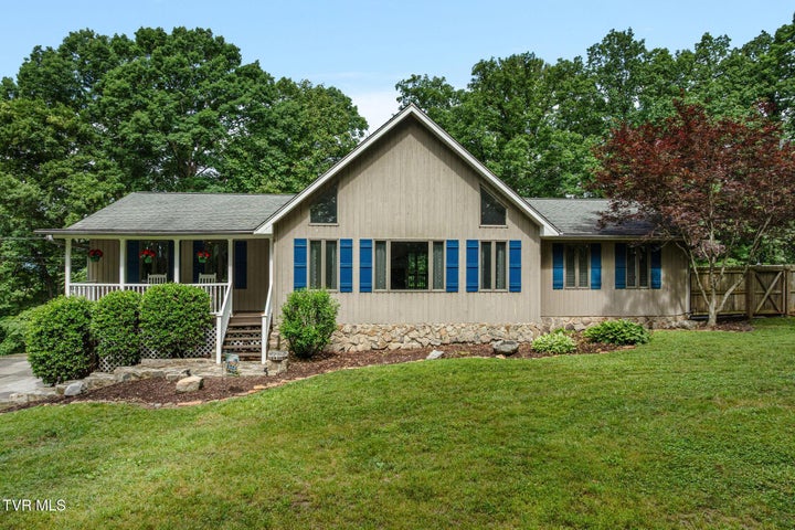 1st photo of 406 Gustavis Court