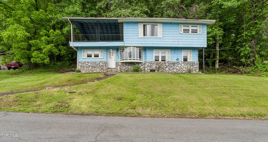 1st photo of 902 Diane Avenue