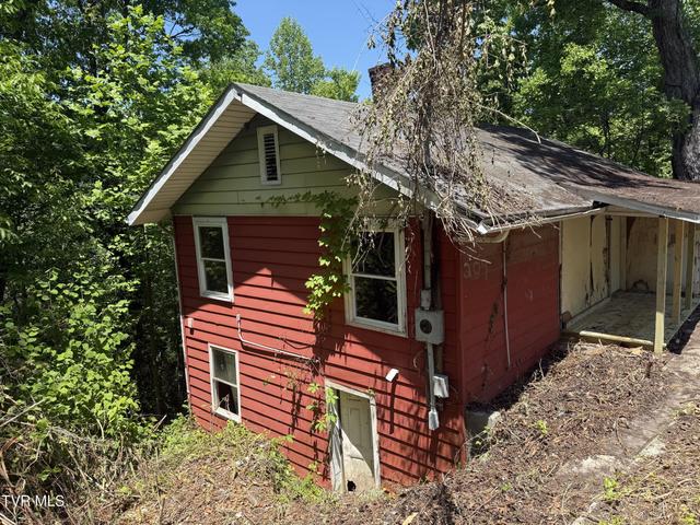 1st photo of 209 4th Street
