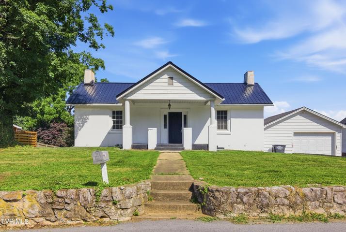1st photo of 1721 Ridgeway Drive