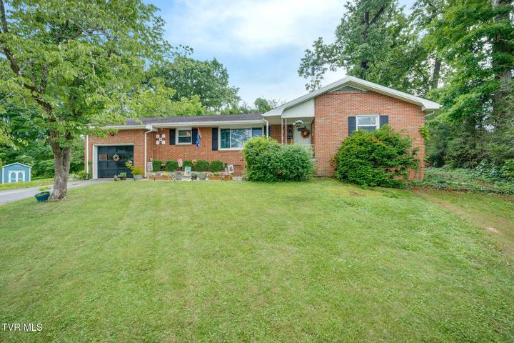 1st photo of 1704 Acorn Court
