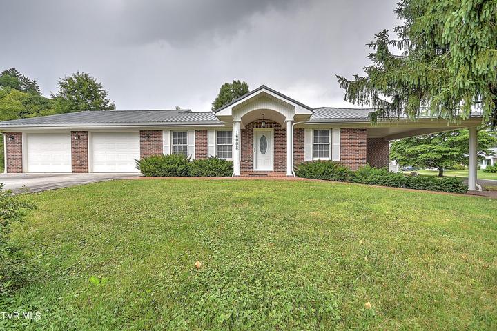 1st photo of 16008 Chantilly Way