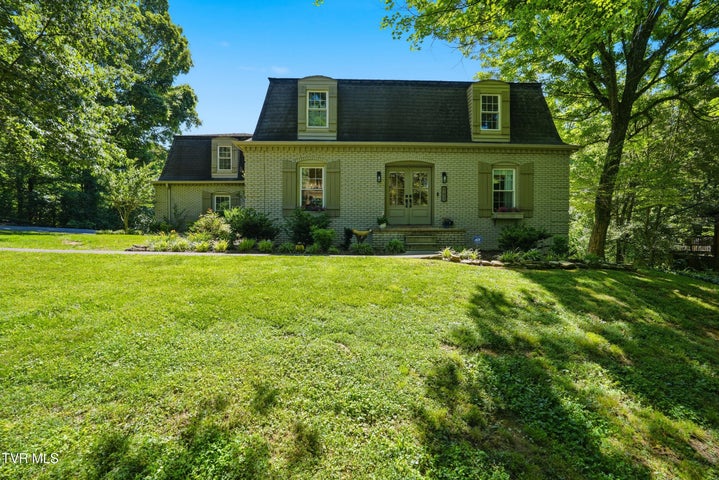 1st photo of 901 Beechwood Drive