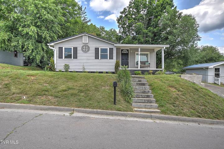 1st photo of 918 Cedar Avenue