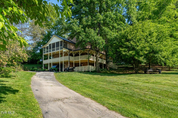 1st photo of 127 Markwood Circle