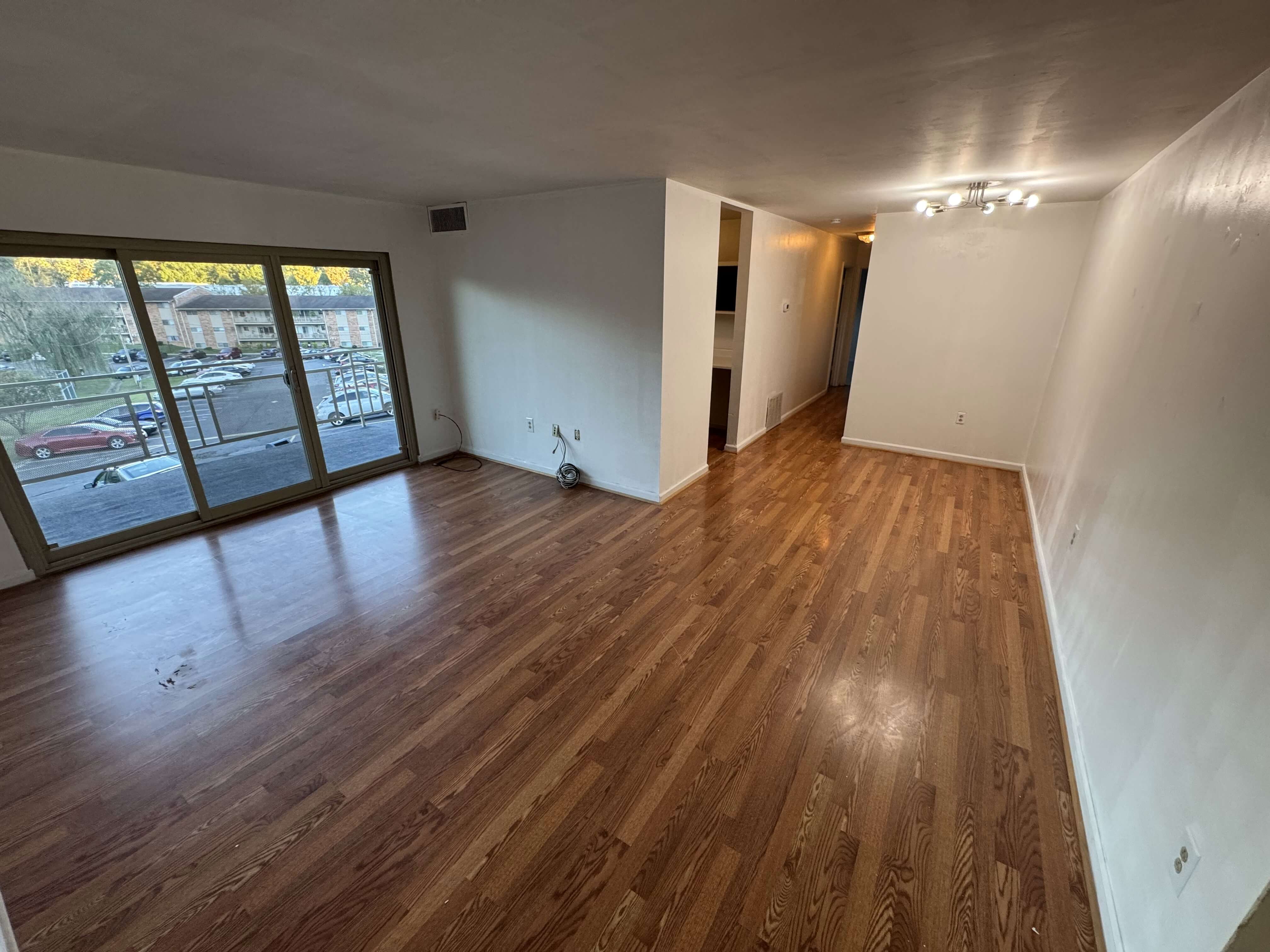 Photo 2 of 8: 1085 Carriage Circle, Apt 204, Bristol, VA 24201