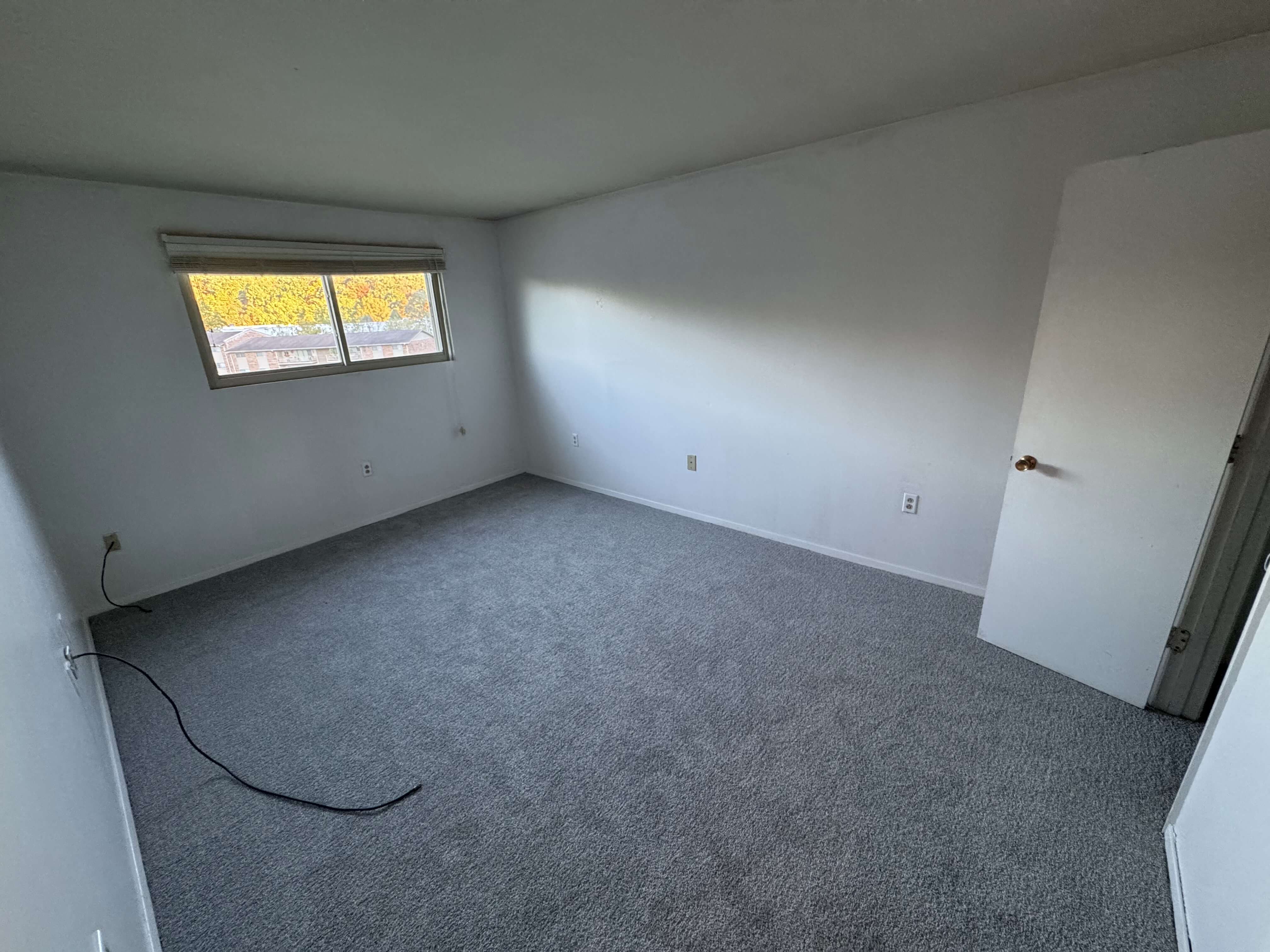 Photo 5 of 8: 1085 Carriage Circle, Apt 204, Bristol, VA 24201