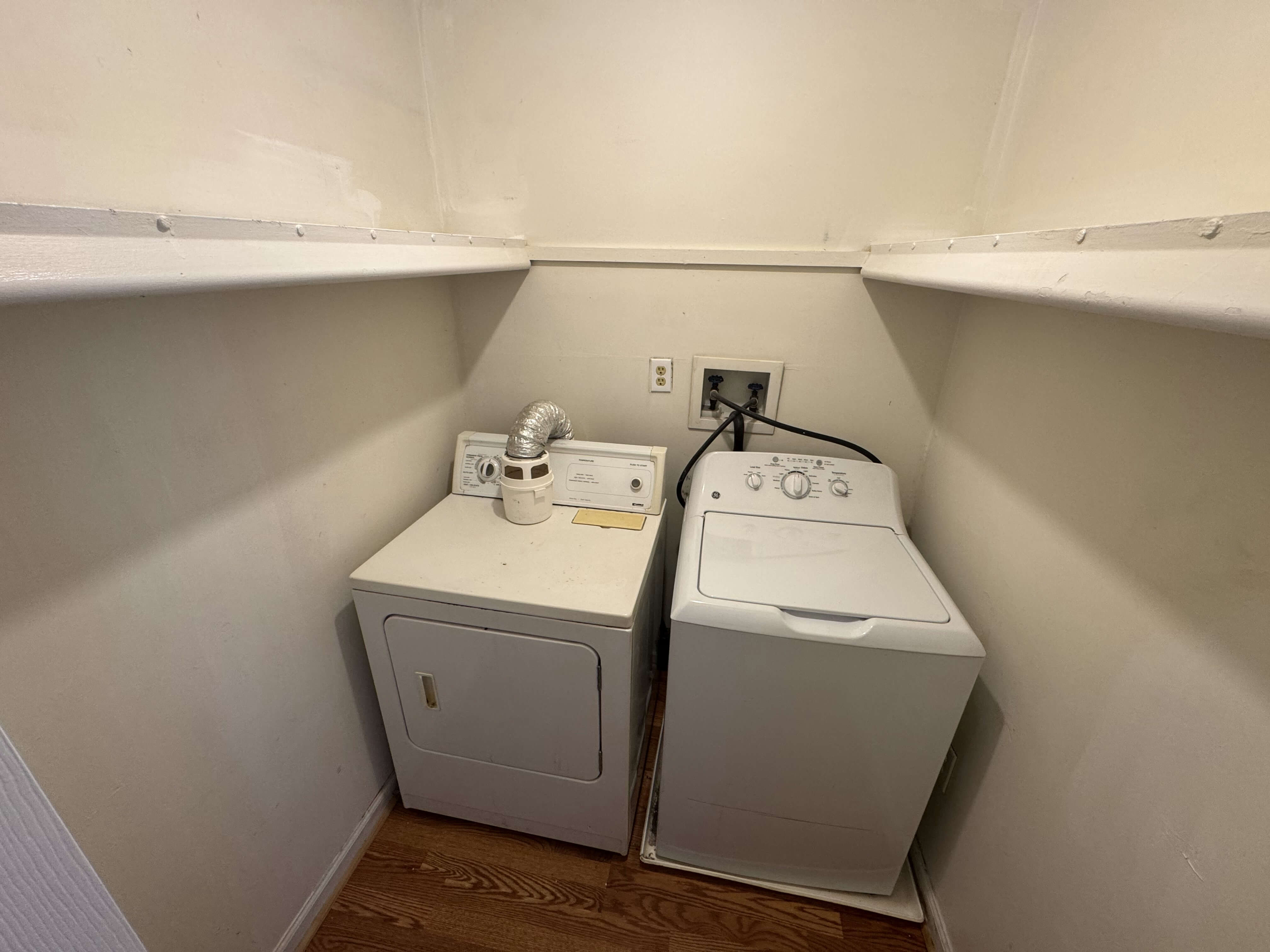 Photo 6 of 8: 1085 Carriage Circle, Apt 204, Bristol, VA 24201
